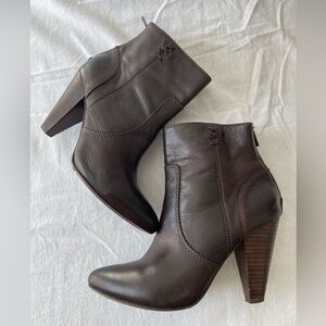 FRYE Women's "Regina" Brown Leather Pointed Toe Ankle Booties Size 7M